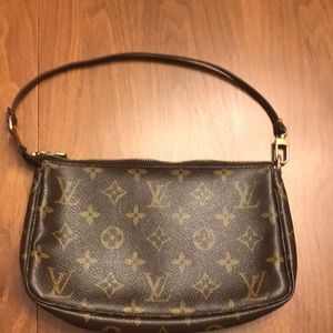 Louis Vuitton Pouchette